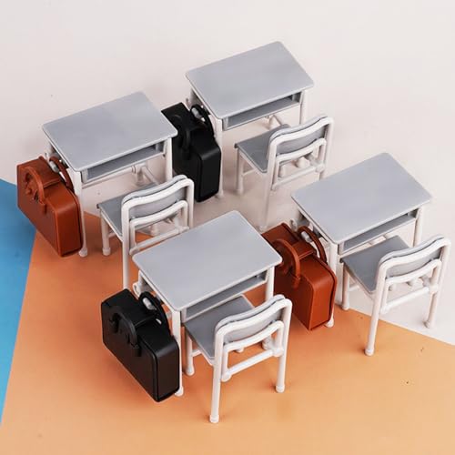 Puppenhaus-Miniatur-Klassen Zimmer Modell im Maßstab 1:12 mit Schreibtischs tühlen und Schult aschen-Spielzeug-Set. von Rufevee
