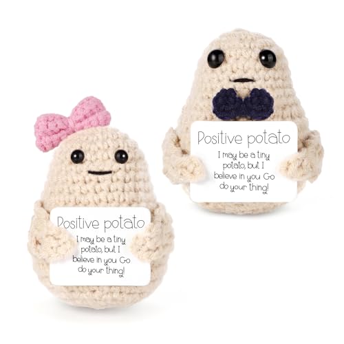SAVITA 2 Stück Lustige Positive Kartoffel, 7,5cm Niedlich Positive Potato Gestrickte Kartoffelpuppe mit Ermutigung Schleifenstil für Männer und Frauen für Geburtstag Valentinstag Partydekoration SAVITA 2 Stück Lustige Positive Kartoffel, 7,5cm Niedlich Positive Potato Gestrickte Kartoffelpuppe mit Ermutigung Schleifenstil für Männer und Frauen für Geburtstag Valentinstag Partydekoration von SAVITA