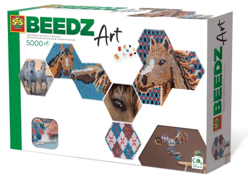 SES Creative Beedz Art - Hex Tiles Pferde Bügelperlen Set – 5000 Perlen, 3 Sechseckige Stiftplatten, Pferdemotive Kunstprojekt, Für Kinder ab 12 Jahren von SES Creative