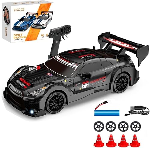 SKIKHN Ferngesteuertes Auto, 1:24 RC Drift Car, Drift Auto Ferngesteuert, 4WD RC Autos, Mini RC Drifting Car, mit 4 Reifen und 4 Straßensperren, für ab 7 Jahre Kinder und Erwachsene (Schwarz) von SKIKHN