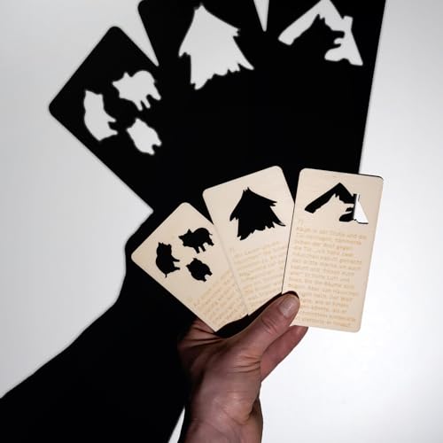 SKUGGIBROS Holz-Märchenkarten für kreatives Erzählen, Erzählkartenset, Deutsche Sprache, Holzspielzeug, Kinder Cards, DREI Kleinen Schweinchen SKUGGIBROS Holz-Märchenkarten für kreatives Erzählen, Erzählkartenset, Deutsche Sprache, Holzspielzeug, Kinder Cards, DREI Kleinen Schweinchen von SKUGGIBROS