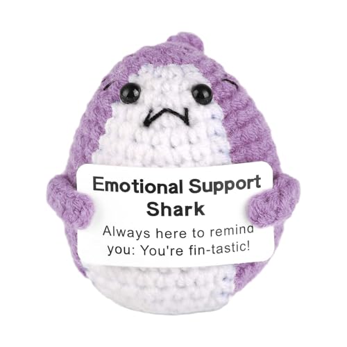 Positives Häkelhai-Geschenk, Emotional Support Shark Häkelhai-Geschenk mit Ermutigungskarte Gehäkeltes Emotionales Unterstützungs Tier für Geburtstag, Party,Büro,Zuhause,Lebendiges Design,5.5 × 7.5 Cm Positives Häkelhai-Geschenk, Emotional Support Shark Häkelhai-Geschenk mit Ermutigungskarte Gehäkeltes Emotionales Unterstützungs Tier für Geburtstag, Party,Büro,Zuhause,Lebendiges Design,5.5 × 7.5 Cm von SNONESIY