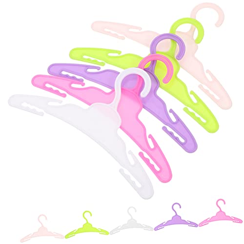 SOPOTUTU 10 Stück Mini Puppen Kleiderbügel für Puppenkleidung Robuste und Praktische Mini Kleiderständer für Puppenhaus Dekoration und Aufbewahrung von Puppenoutfits von SOPOTUTU