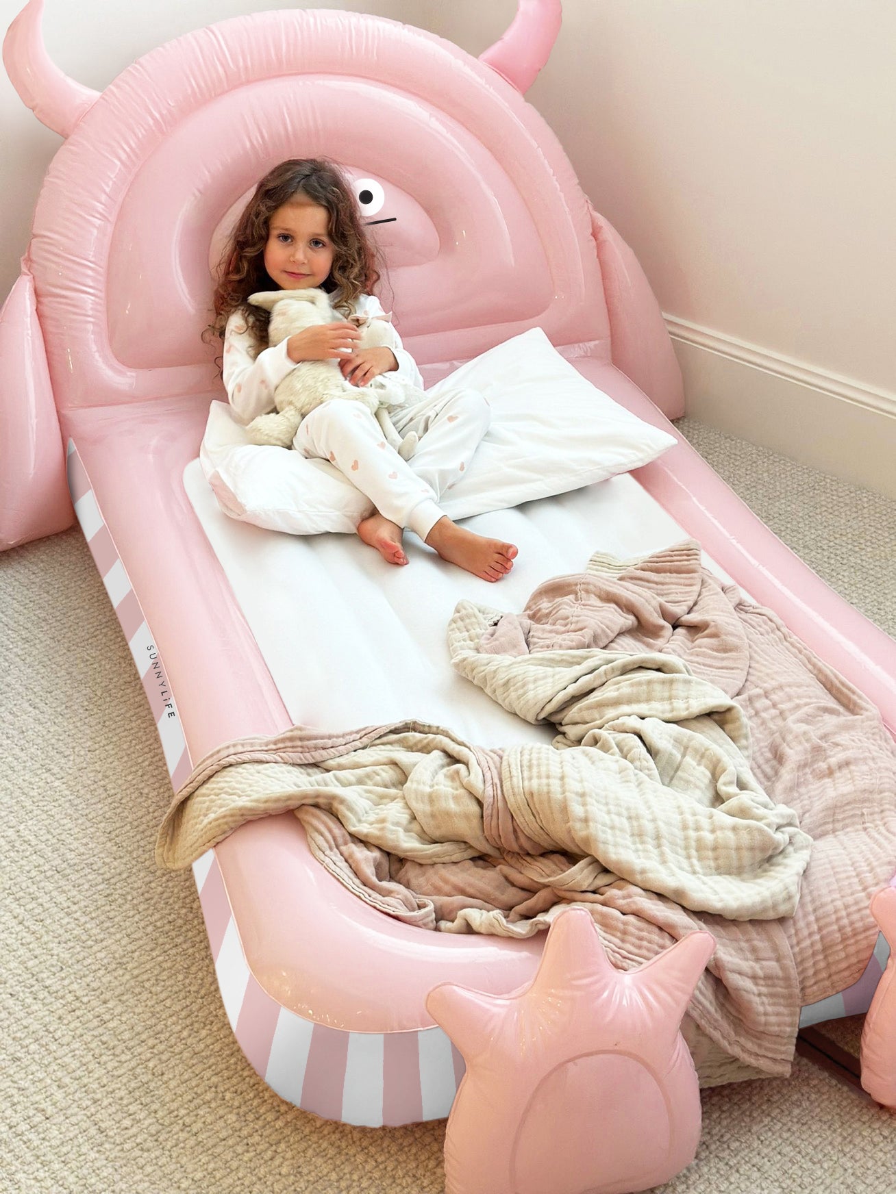 SUNNYLiFE Aufblasbares Kinderbett, Monster Pink von SUNNYLiFE