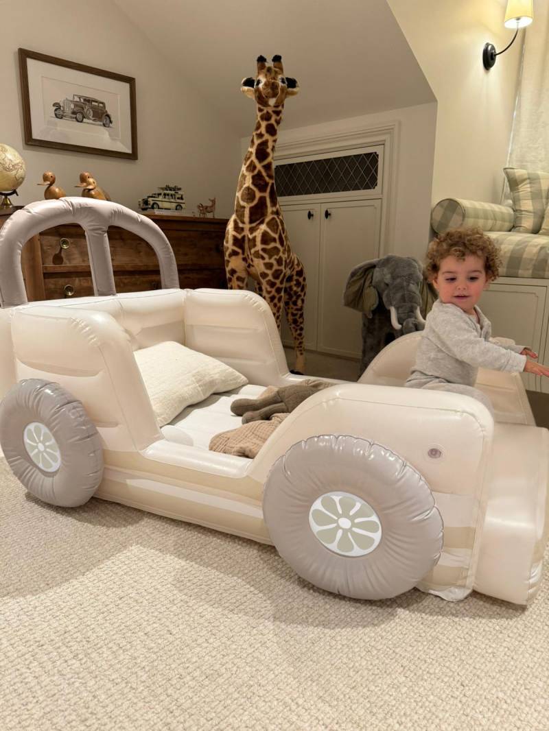 SUNNYLiFE Aufblasbares Kinderbett, Summer Van Sand von SUNNYLiFE