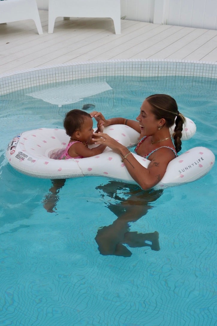 SUNNYLiFE Baby Float Together Aufblasbare Luftmatratze, Strawberry Sunshine von SUNNYLiFE