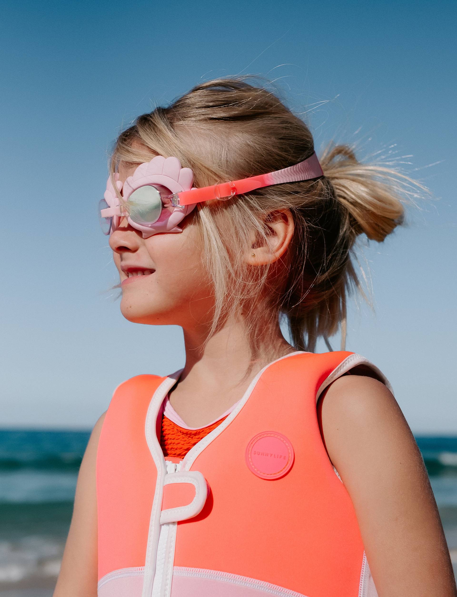 SUNNYLiFE Schwimmbrille, Melody the Mermaid Neon Strawberry SUNNYLiFE Schwimmbrille, Melody the Mermaid Neon Strawberry von SUNNYLiFE