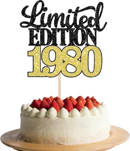 1 Stück Limited Edition 1980 Tortendeko Glitzer 45th Glitzer Kuchen Deko Prost auf 45 Jahre 45 & Fabelhaft Cake Topper für Männer und Frauen Geburtstag Party Kuchen Dekoration Schwarz Gold 1 Stück Limited Edition 1980 Tortendeko Glitzer 45th Glitzer Kuchen Deko Prost auf 45 Jahre 45 & Fabelhaft Cake Topper für Männer und Frauen Geburtstag Party Kuchen Dekoration Schwarz Gold von SYKYCTCY
