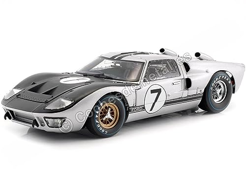 Ford GT-40 MK II silber / matt schwarz Shelby Collectibles 1:18 Ford GT-40 MK II silber / matt schwarz Shelby Collectibles 1:18 von Shelby