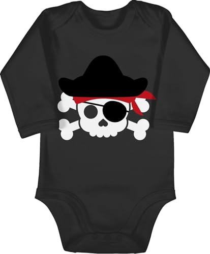 Baby Body langarm Mädchen Junge - Karneval & Fasching - Piratenkopf Kostüm - Piraten Pirat Totenkopf Piratenkostüm Geburtstagsfeier Piratengeburtstag - 12/18 Monate - Schwarz - strampler von Shirtracer