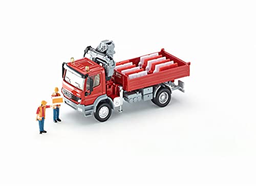 siku 3534, LKW mit Ladefläche und Kran, 1:50, Metall/Kunststoff, Rot, Inkl. 2 Spielfiguren und 12 Verkehrsleitblöcken von Siku