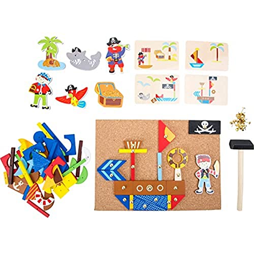 small foot Hämmerchenspiel „Piraten“ aus Holz, Korkboden mit Piratenmotiven zum Hämmern, ab 6 Jahren, 10226 Motorikspielzeug small foot Hämmerchenspiel „Piraten“ aus Holz, Korkboden mit Piratenmotiven zum Hämmern, ab 6 Jahren, 10226 Motorikspielzeug von Small Foot
