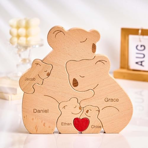 Personalisiertes Holzkunstpuzzle der Koalasfamilie mit 1-8 Namen, Holz Koala Skulpturen Desktop Ornament Weihnachts Home Tischdekoration, Geschenk für Familie, Oma, Opa Mama, Papa Personalisiertes Holzkunstpuzzle der Koalasfamilie mit 1-8 Namen, Holz Koala Skulpturen Desktop Ornament Weihnachts Home Tischdekoration, Geschenk für Familie, Oma, Opa Mama, Papa von Smile lab