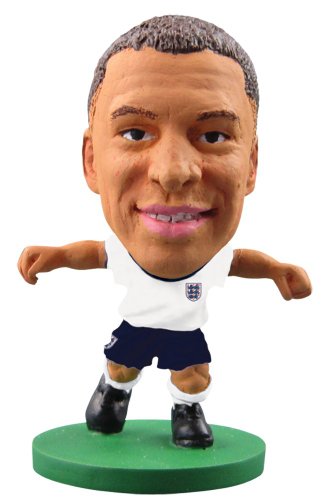 SoccerStarz England International Figur in Blisterpackung mit Alex Oxlade Chamberlain in England's Home Kit von SoccerStarz
