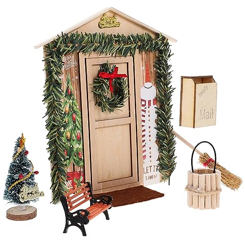 Sosoport 1Satz Puppenhaus Weihnachtsdekoration Mit Holztür Und Weihnachtsbaum Festliche Für Puppenhaus Und DIY Projekte Für Sammler Und Heimwerker von Sosoport