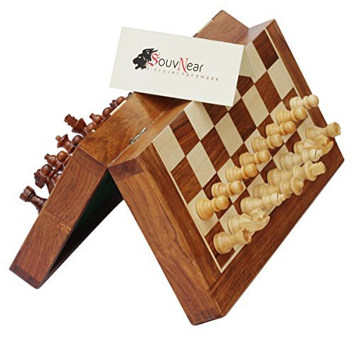 SouvNear Reiseschach - Ultimatives Schach 30 x 30 Cm Klassisches Holz Reise Schachspiel mit Magnet Staunton Figuren und klappbares Spielbrett (dient zugleich als Aufbewahrungskoffer) - Handgefertigt von Handwerkern in feines Rosenholz mit einem Walnuss-Finish - Innenraum Familie Brettspiele - 100% Zufriedenheits von SouvNear