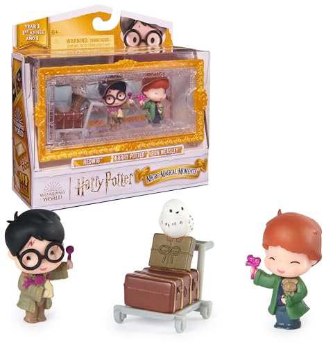 Wizarding World Harry Potter - Micro Magical Moments Sammelfiguren Multipack "Gleis 9 3/4" mit Harry Potter, Ron Weasley, Eule Hedwig und Setzkasten, Spielzeug für Kinder ab 6 Jahren, Fanartikel von Wizarding World