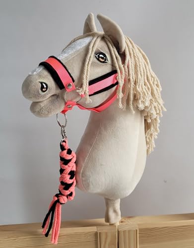 Hobby Horse Set: Kante A3 mit schwarzem Fell + Schnur binden - neon-pink/schwarz von Super Hobby Horse
