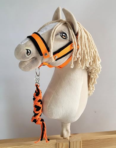 Hobby Horse Set: Kante A3 mit schwarzem Fell + Strick - neon-orange/schwarz von Super Hobby Horse