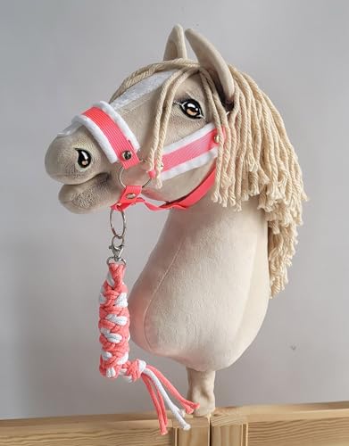 Hobby Horse Set: Kante A3 mit weißem Fell + Strick - neon-pink/weiß von Super Hobby Horse