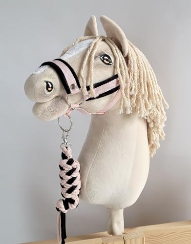 Super Hobby Horse Steckenpferd-Set: A3-Halfter mit schwarzem Fell + Seilleine – Schwarz und Puderrosa. Kein Pferd enthalten. von Super Hobby Horse