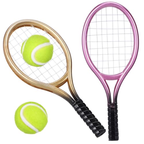 SUPVOX 2 Sätze Mini Tennisschläger und Bälle Teilig Realistische Mini Sportdekoration für Puppenhaus Detailgetreues Miniatur Tennis Ornament Geeignet als Foto Requisite Zufällige Farbe SUPVOX 2 Sätze Mini Tennisschläger und Bälle Teilig Realistische Mini Sportdekoration für Puppenhaus Detailgetreues Miniatur Tennis Ornament Geeignet als Foto Requisite Zufällige Farbe von Supvox