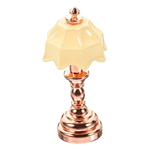 SUPVOX Maßstab Metall Lampe mit Roségold Säule und Beige Lampenschirm Detailreiche Mini Schreibtischleuchte für Puppenhaus Zubehör DIY Dekoration SUPVOX Maßstab Metall Lampe mit Roségold Säule und Beige Lampenschirm Detailreiche Mini Schreibtischleuchte für Puppenhaus Zubehör DIY Dekoration von Supvox