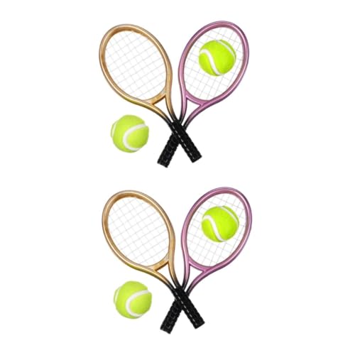 Supvox 4 Sätze Miniatur Tennisschläger und Bälle Realistische Puppenhaus Dekoration Lebensechte Mini Sportzubehör Detailreich Sicher und Tragbar Geeignet für Puppenhaus Zufällige Farbe von Supvox