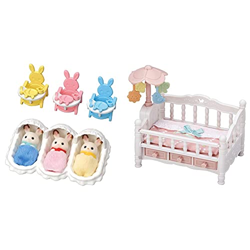 Sylvanian Families L5532 Erstausstattung für Drillinge - Puppenhaus Spielset & 5534 Babybett mit Mobile - Puppenhaus Spielset Mehrfarbig von Sylvanian Families