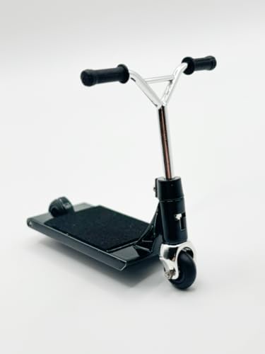 TAILWHIP Finger Scooter aus Metall, Mini Roller Spielzeug für Tricks, Fördert die Handmotorik, Kompatibel mit Finger Tech Deck Skateboard, Skatepark, Finger Bike BMX, Black TAILWHIP Finger Scooter aus Metall, Mini Roller Spielzeug für Tricks, Fördert die Handmotorik, Kompatibel mit Finger Tech Deck Skateboard, Skatepark, Finger Bike BMX, Black von TAILWHIP