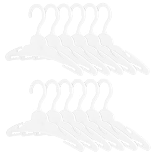 TOBBOMEY 12 Stück Teiliges Puppenkleiderbügel aus Weißem Kunststoff Mini Kleiderhalter für Puppenkleidung Robust und Kratzfrei für Puppenhäuser und Kleidungsschutz TOBBOMEY 12 Stück Teiliges Puppenkleiderbügel aus Weißem Kunststoff Mini Kleiderhalter für Puppenkleidung Robust und Kratzfrei für Puppenhäuser und Kleidungsschutz von TOBBOMEY