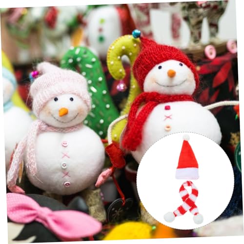 TOBBOMEY 20 Stück Teiliges Mini Weihnachtsmützen mit Gestricktem Schal Handgefertigte Xmas Ornamente Puppendeko und Pflanzenaccessoire Festlicher Christbaumschmuck für Weihnachtsdeko TOBBOMEY 20 Stück Teiliges Mini Weihnachtsmützen mit Gestricktem Schal Handgefertigte Xmas Ornamente Puppendeko und Pflanzenaccessoire Festlicher Christbaumschmuck für Weihnachtsdeko von TOBBOMEY