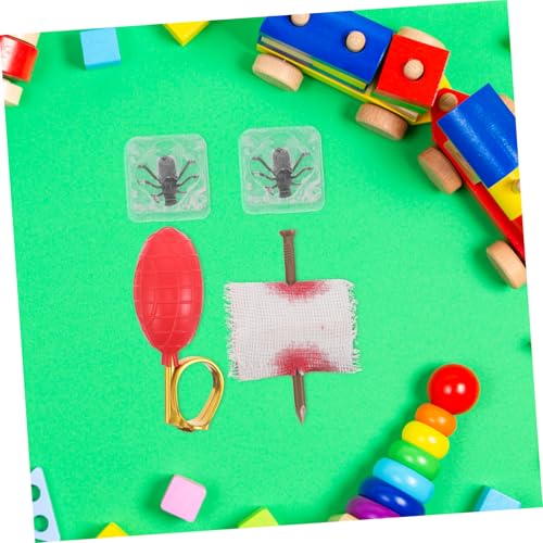 TOBBOMEY 4 Stück Teiliges Halloween Scherzspielzeug Set mit Wassersprühring Realistischer Fake Nagel im Finger Täuschend Echte Eisklötze mit Insekten April Fools Day Party TOBBOMEY 4 Stück Teiliges Halloween Scherzspielzeug Set mit Wassersprühring Realistischer Fake Nagel im Finger Täuschend Echte Eisklötze mit Insekten April Fools Day Party von TOBBOMEY