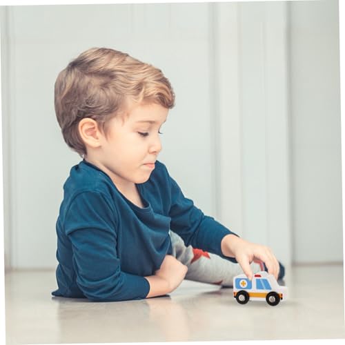 TOBBOMEY Holzfahrzeug Spielset mit Bunten Verkehrszeichen Kindgerechte Holzwagen und Straßenautos Fördert Hand Auge Koordination und Farberkennung Sicheres Glattes Holzspielzeug für Jungen von TOBBOMEY