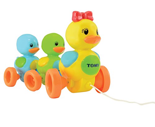 TOMY E4613 Babyspielzeug Entenfamilie mit Soundeffekt–Hochwertiges Nachziehspielzeug mit farbenfrohem Design zum Krabbeln und Laufenlernen, motiviert zur Bewegung, Ab 10 Monaten für Mädchen und Jungen von Toomies
