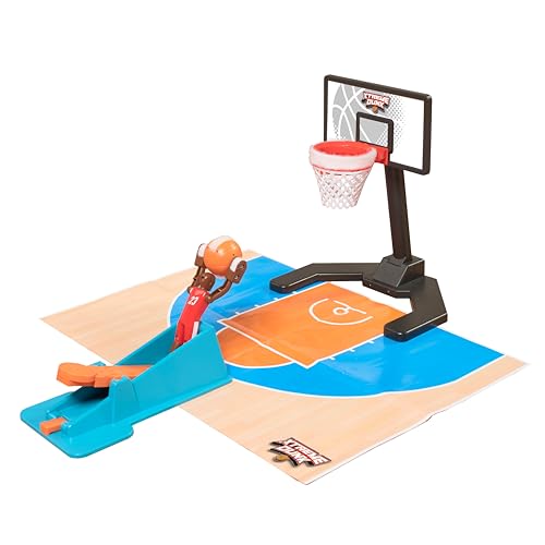 TOMY Xtreme Dunk Basketballspiel, actionreiches Spielzeug für Kinder, mit Abschussrampe und Trickwurf-Funktion, Slam Dunks und Alley-Oops, für 1–4 Spieler, ab 6 Jahren, ohne Batterien von TOMY