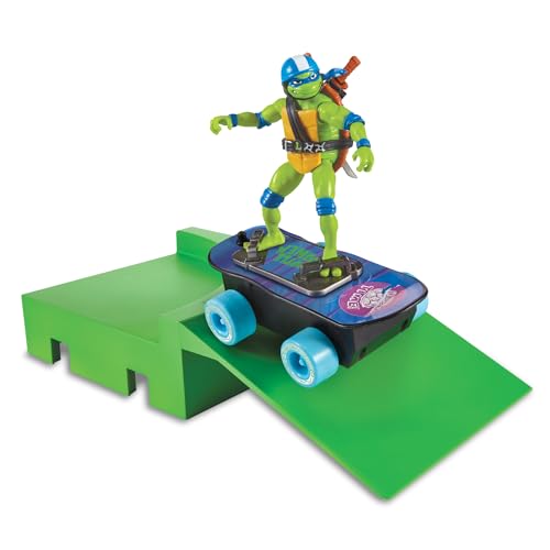 TORTUGAS NINJA Leonardo Motorisiertes Skateboard, 10 Tricks für den Tretroller, Rampe und bewegliche Actionfigur, 12 cm, aus dem Film Chaos Mutant, Jungen und Mädchen + 4 Jahre von TORTUGAS NINJA