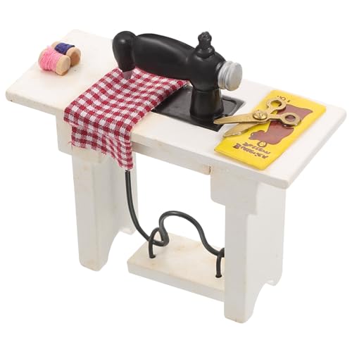 TOYANDONA Mini-Nähmaschine Modell Puppenhaus Miniatur-Nähmaschine Spielzeug Nähmaschine DIY-Puppe Nähspielzeug Vintage-Nähmaschine Figur Miniatur-Puppenhausmöbel TOYANDONA Mini-Nähmaschine Modell Puppenhaus Miniatur-Nähmaschine Spielzeug Nähmaschine DIY-Puppe Nähspielzeug Vintage-Nähmaschine Figur Miniatur-Puppenhausmöbel von TOYANDONA