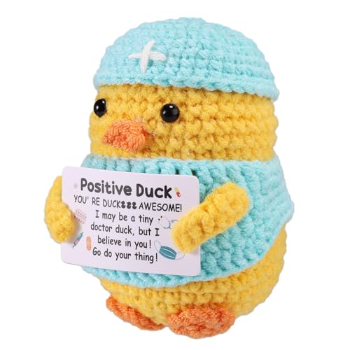 TOYMIS Arzt Thema Positive Häkelente, 8cm Emotional Gestrickte Ente Unterstützungspuppe mit Inspirierender Karte Positives Geschenk Dekoration für Freunde Kollegen Büro Schreibtisch Dekor TOYMIS Arzt Thema Positive Häkelente, 8cm Emotional Gestrickte Ente Unterstützungspuppe mit Inspirierender Karte Positives Geschenk Dekoration für Freunde Kollegen Büro Schreibtisch Dekor von TOYMIS