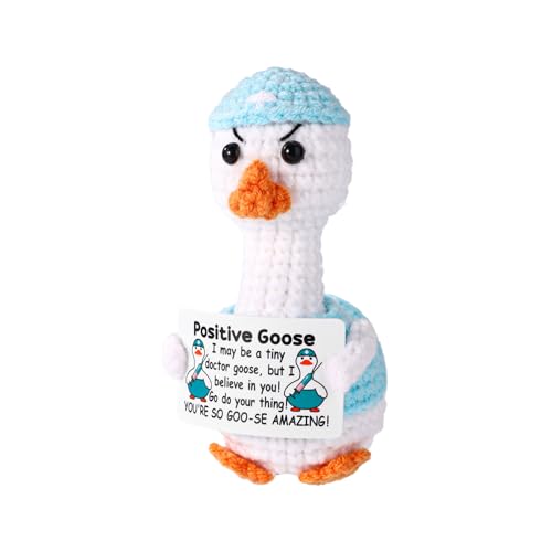 TOYMIS Positive Gans, 9 cm Doktor-Thema Arztmotiv Handgemachte Puppe mit Positiver Unterstützung Trägt Arztkleidung Lustige Häkelgans mit Inspirierender Karte Emotionales Geschenk TOYMIS Positive Gans, 9 cm Doktor-Thema Arztmotiv Handgemachte Puppe mit Positiver Unterstützung Trägt Arztkleidung Lustige Häkelgans mit Inspirierender Karte Emotionales Geschenk von TOYMIS