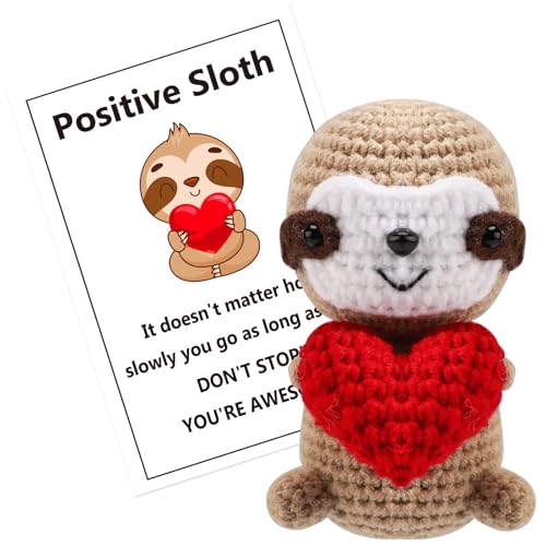 TOYMIS Positives Faultier mit Rotem Herz, Süßes Gehäkeltes Tier mit Positiver Karte Emotionalen Unterstützung Puppe für Paare Beste Freunde Geschenk Zuhause Büro Auto-Armaturenbrett Dekoration(Khaki) TOYMIS Positives Faultier mit Rotem Herz, Süßes Gehäkeltes Tier mit Positiver Karte Emotionalen Unterstützung Puppe für Paare Beste Freunde Geschenk Zuhause Büro Auto-Armaturenbrett Dekoration(Khaki) von TOYMIS