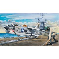 TRUMPETER 02272 1:32 F8E Crusader von TRUMPETER