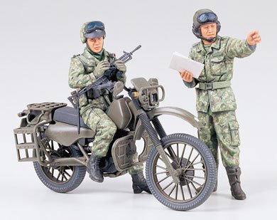 JGSDF Geländemotorrad (2 Figuren) von Tamiya