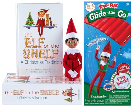 The Elf on the Shelf Christmas Tradition Box Set mit Elf (Dark Tone Boy), Story Book und Scout Elfen at Play Glide and Go Zubehör-Set (Mehrteilpaket) von The Elf on the Shelf