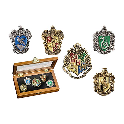 Hogwarts House Pins by The Noble Collection - Set of 5 Metal, Hand-Enamelled House Pin Badges Supplied in a High-Quality Wooden Display Case - Officially Licensed Harry Potter Movie Collectable von The Noble Collection