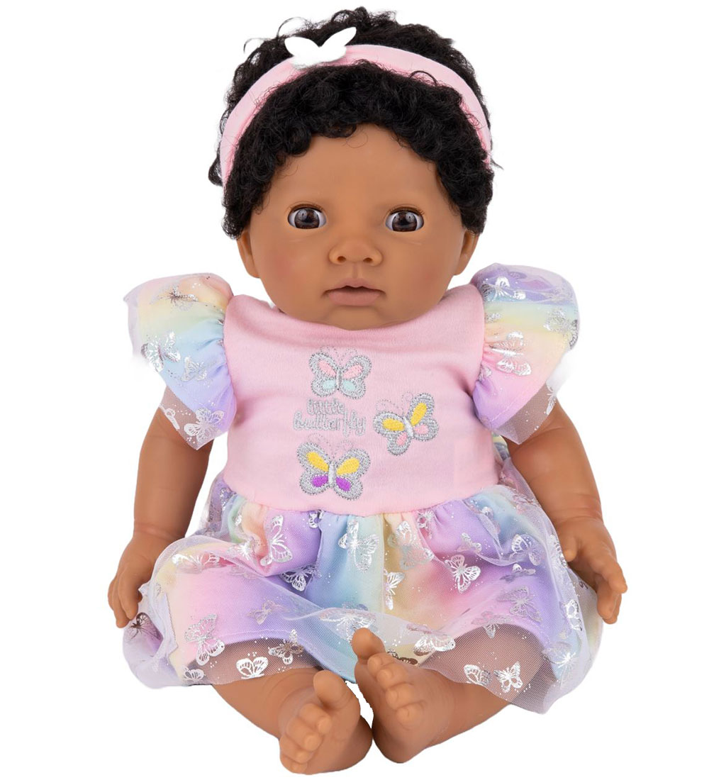 Tiny Treasures Puppe m. Schwarzes lockiges Haar - Fliege/Rainbow - Tiny Treasures - One Size - Puppen von Tiny Treasures