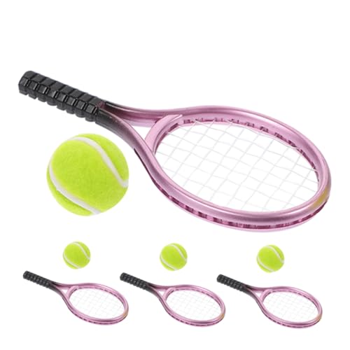 Toddmomy 4 Sätze Miniatur Tennis Set Teilig Realistische Mini Tennisschläger und Bälle aus Kunststoff Detailgetreue Puppenhaus Zubehör Tragbares Mini Sportspielzeug für Pädagogisches von Toddmomy