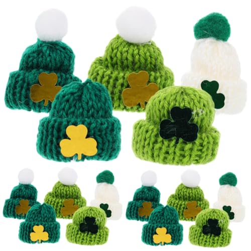Toddmomy 50 Stück Mini Strickmützen Saint Patrick DIY Bastelset Kleine Wollmützen in Grün weiß mit Blättern und Kugeln für Schmuck Puppen und Partydekorationen von Toddmomy
