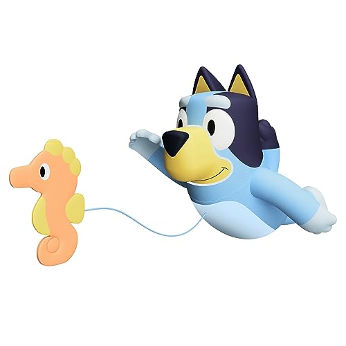 Tomy Toomies Swimming Bluey - Kleinkind Badespielzeug mit Zugschnur Seepferdchen, schwimmt auf Vorder- und Rückseite - Wasserspielzeug - Baby Badespielzeug & Schwimmbadspielzeug für +18 Monate alt von TOMY
