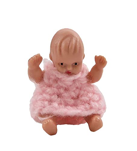 Puppenhaus Babypuppe sitzend in rosa Miniatur Spielzeug Kinderzimmer Zubehör 1:12 von Town Square Miniatures